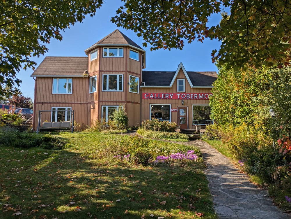 Art gallery and shop in Tobermory exterior
