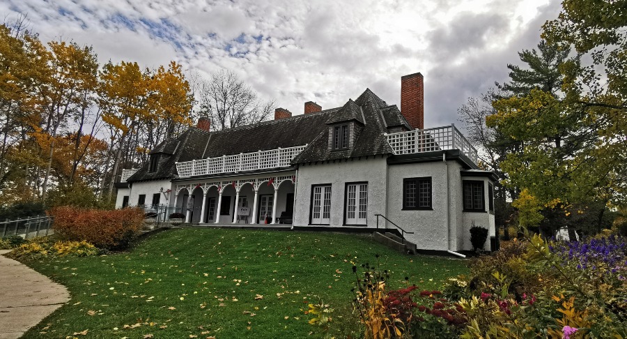 Large building with thatch roof known as the Leacock Museum