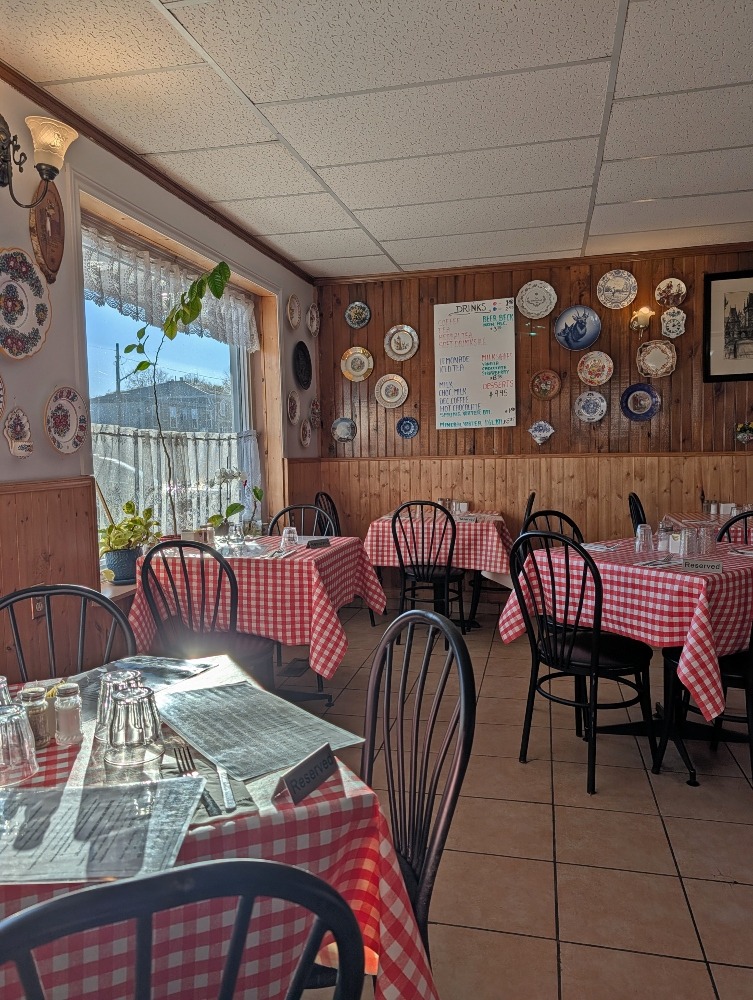 My Place Restaurant in Smiths Falls dining room