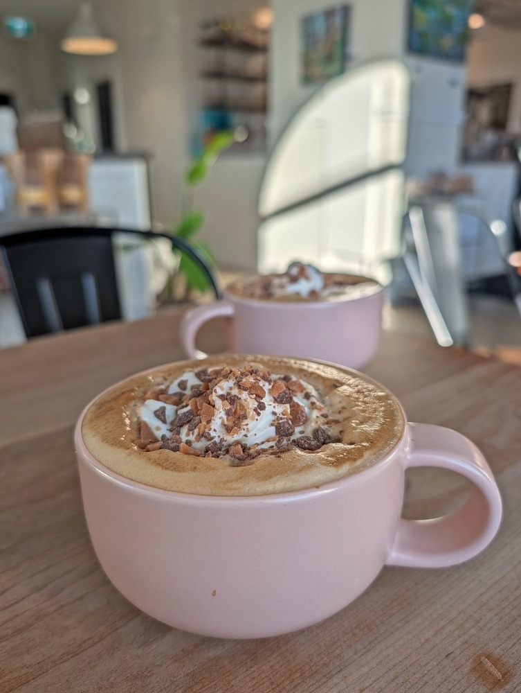 toffee lattes at C'est Tout Bakery